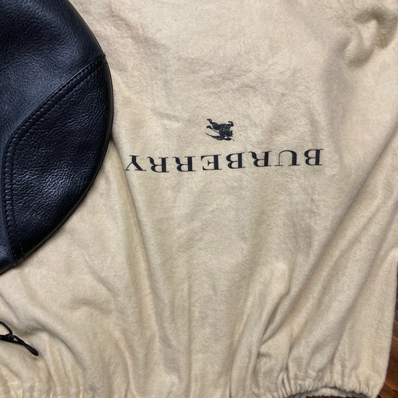 Authentic large Burberry bag never worn with dust bag - Picture 7 of 7
